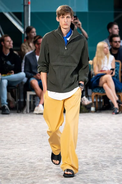 Look 29